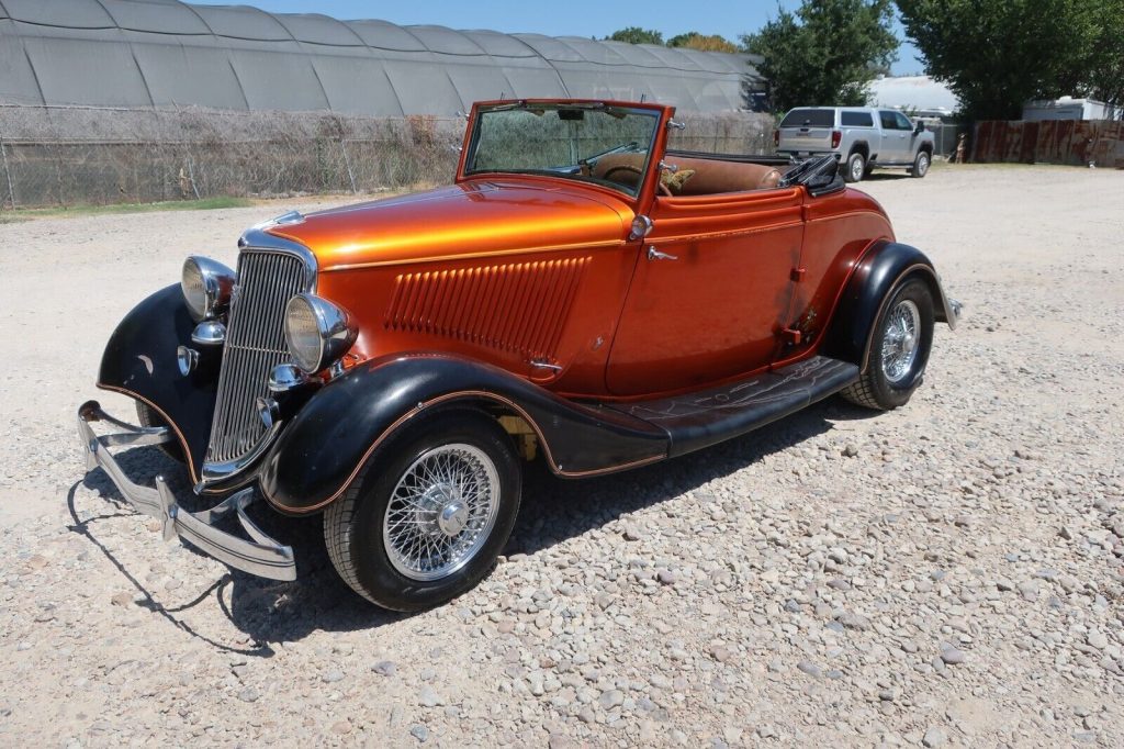 1934 Ford Deluxe Cabriolet